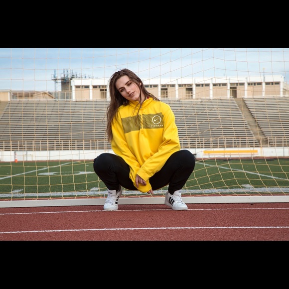 Like new nike live strong yellow sweat shirt - Picture 3 of 5